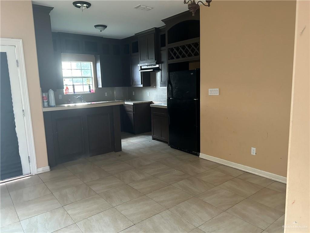 Photo 9 of 703 Linares Street