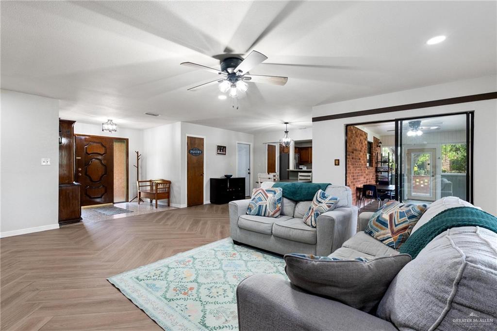 Photo 3 of 1614 Walnut Court