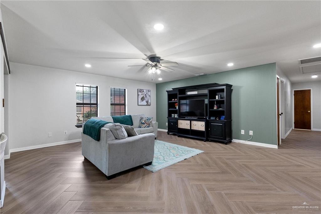 Photo 5 of 1614 Walnut Court