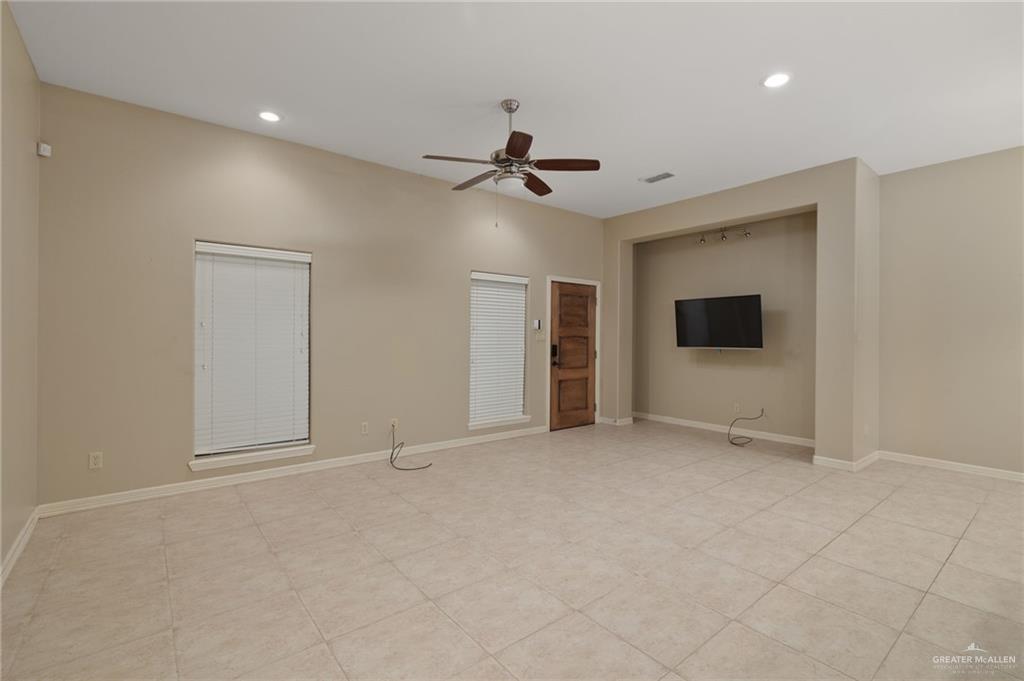 Photo 2 of 2805 Mimosa Street #11