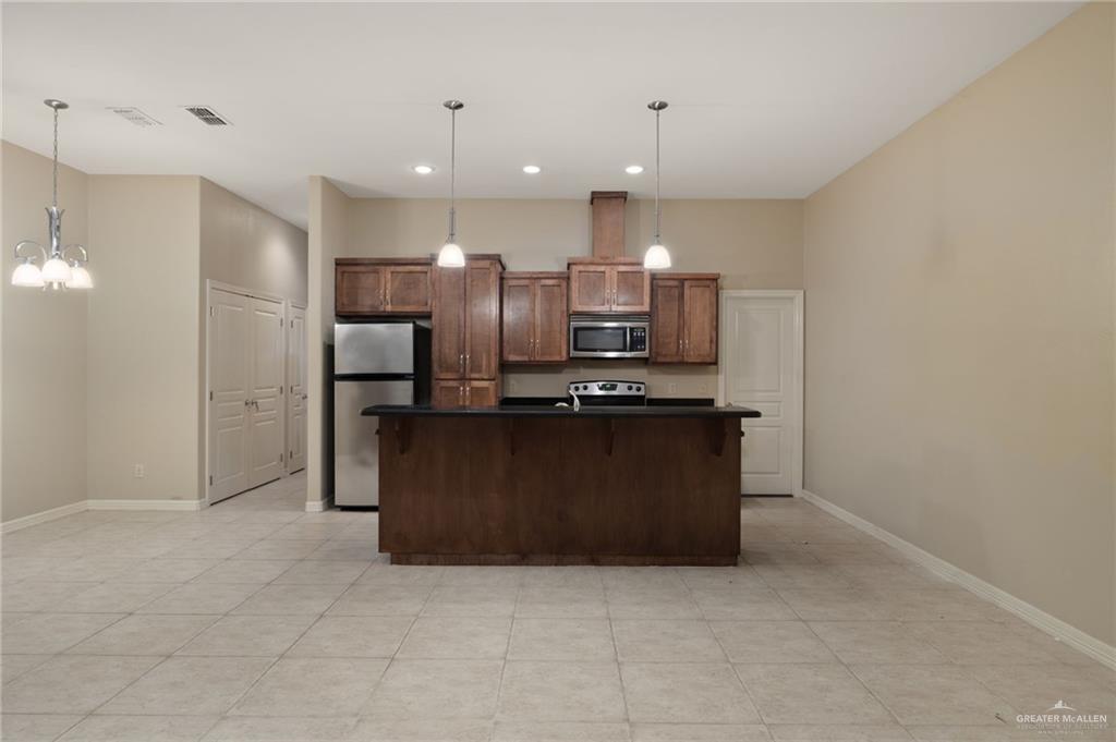 Photo 5 of 2805 Mimosa Street #11
