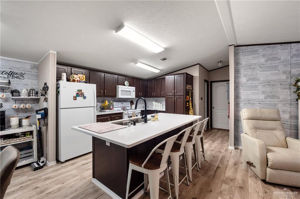 Photo 8 of 805 Anaqua Street