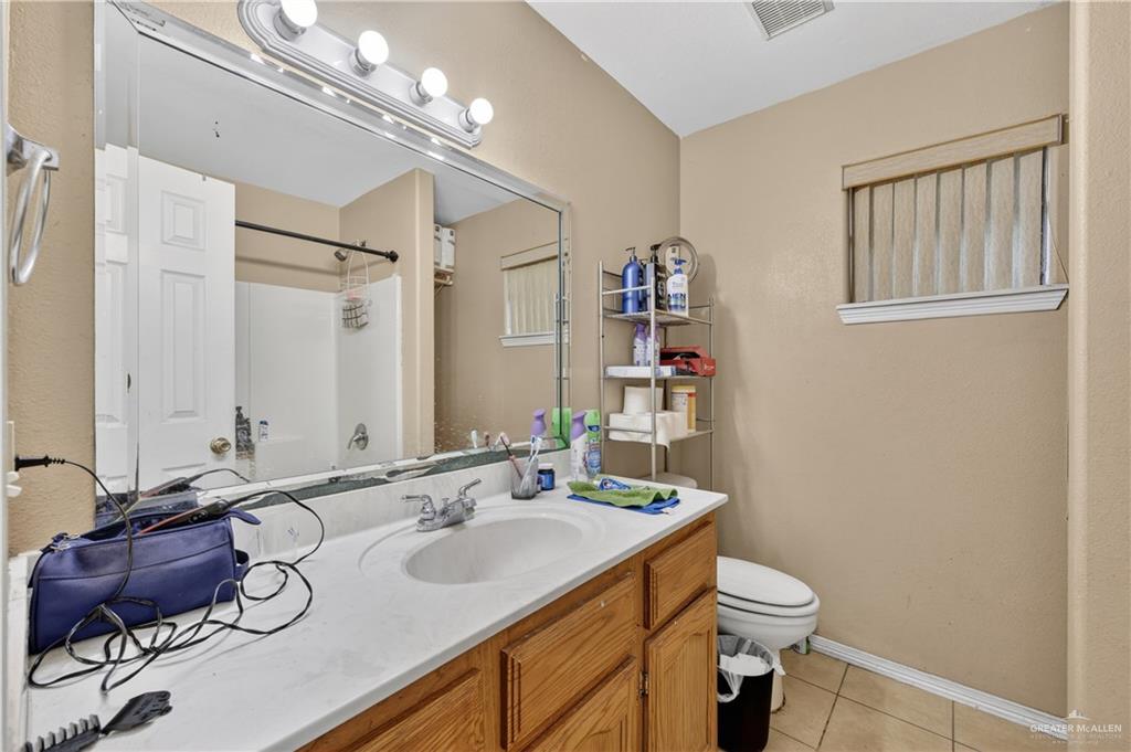 Photo 10 of 802 Thelma Drive