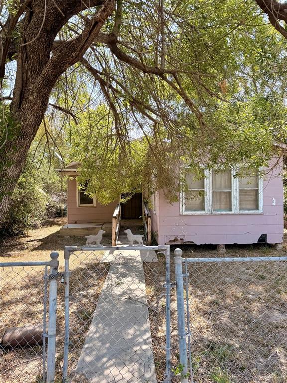 Photo 2 of 707 San Zeferino Street