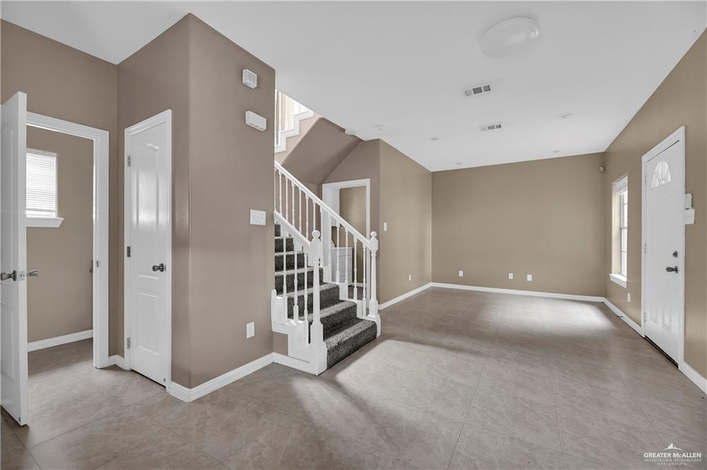 Photo 2 of 2102 Kimberly Lane #4