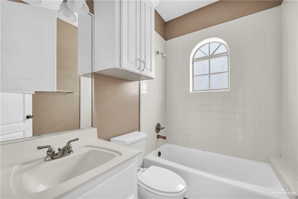 Photo 8 of 2102 Kimberly Lane #4