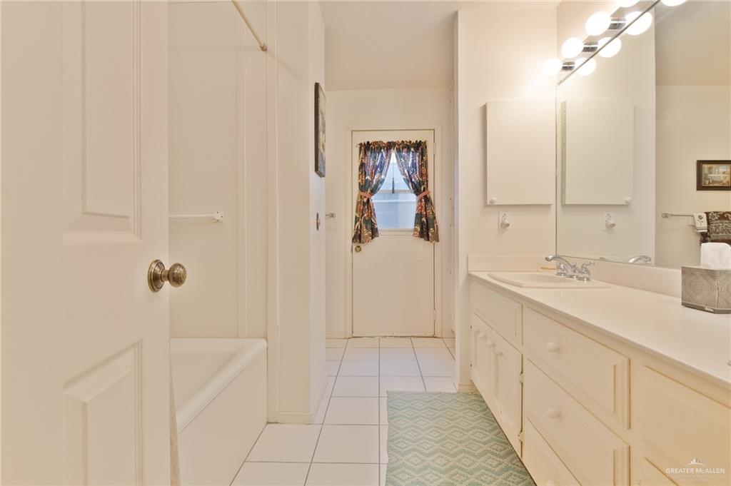 Photo 20 of 2725 Ashley Court
