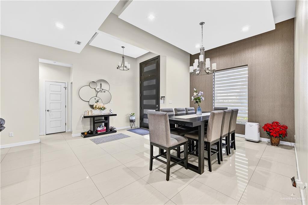 Photo 4 of 1700 Ventura Drive
