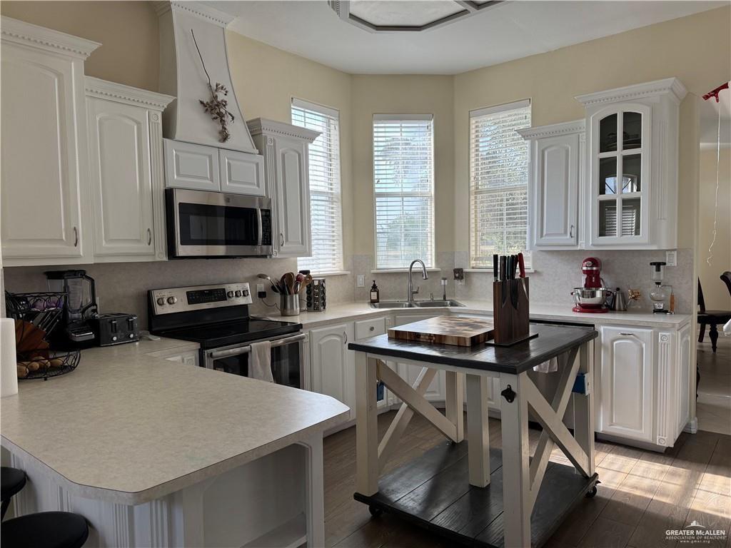 Photo 4 of 2600 Rhett Drive