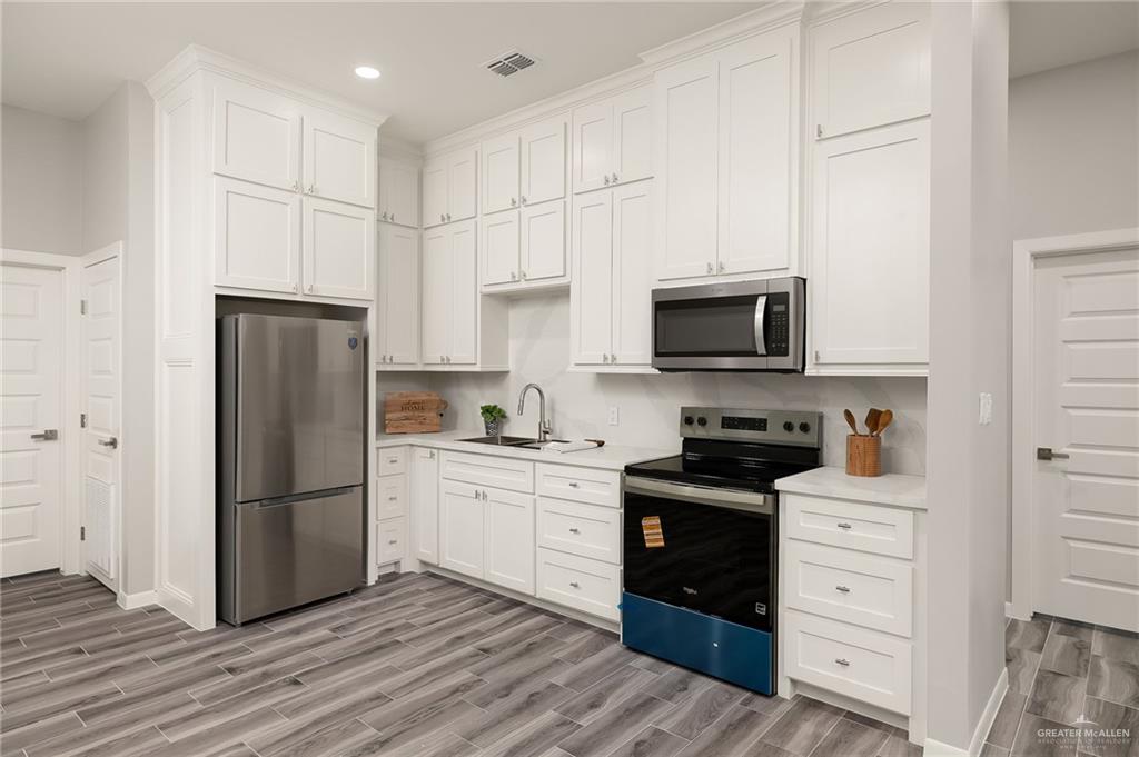 Photo 7 of 704 25th Street