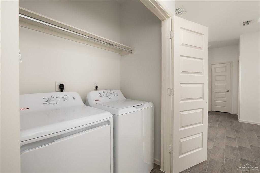 Photo 12 of 2713 Hayes Avenue #2