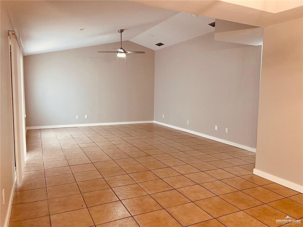 Photo 3 of 1206 Bluebird Avenue