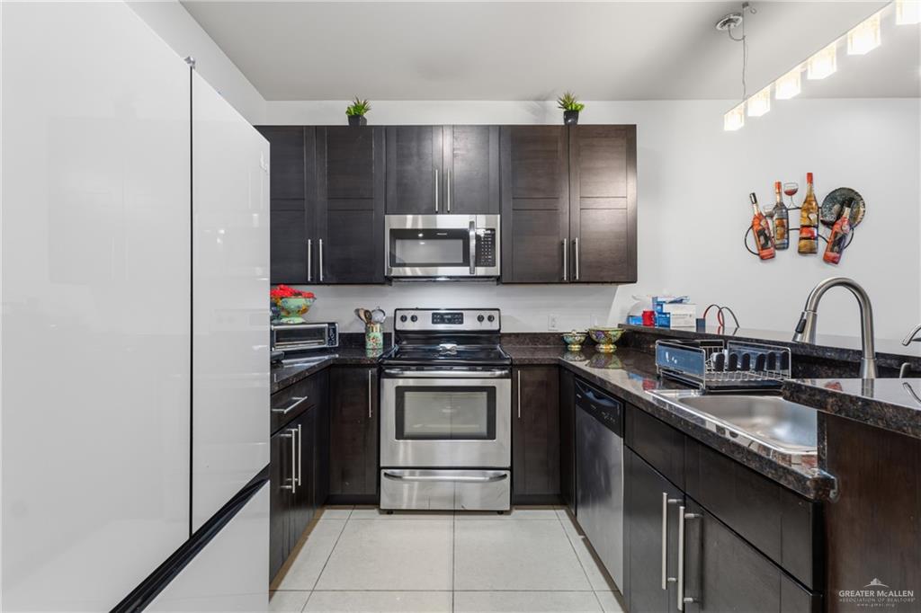 Photo 14 of 813 Travis Street #413
