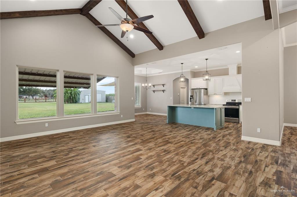 Photo 5 of 804 Splendor Boulevard