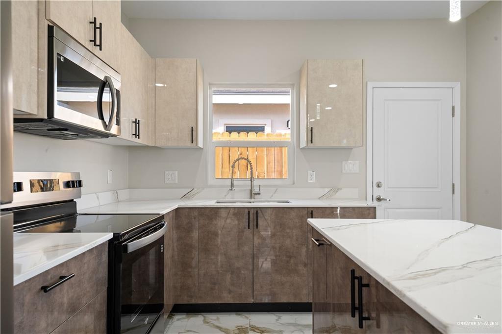 Photo 3 of 405 Onyx Avenue #2