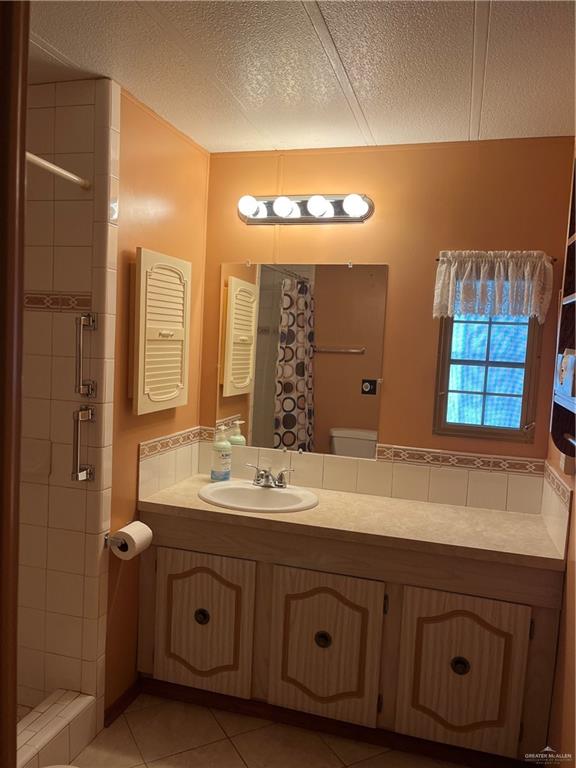Photo 11 of 2917 La Quinta Drive