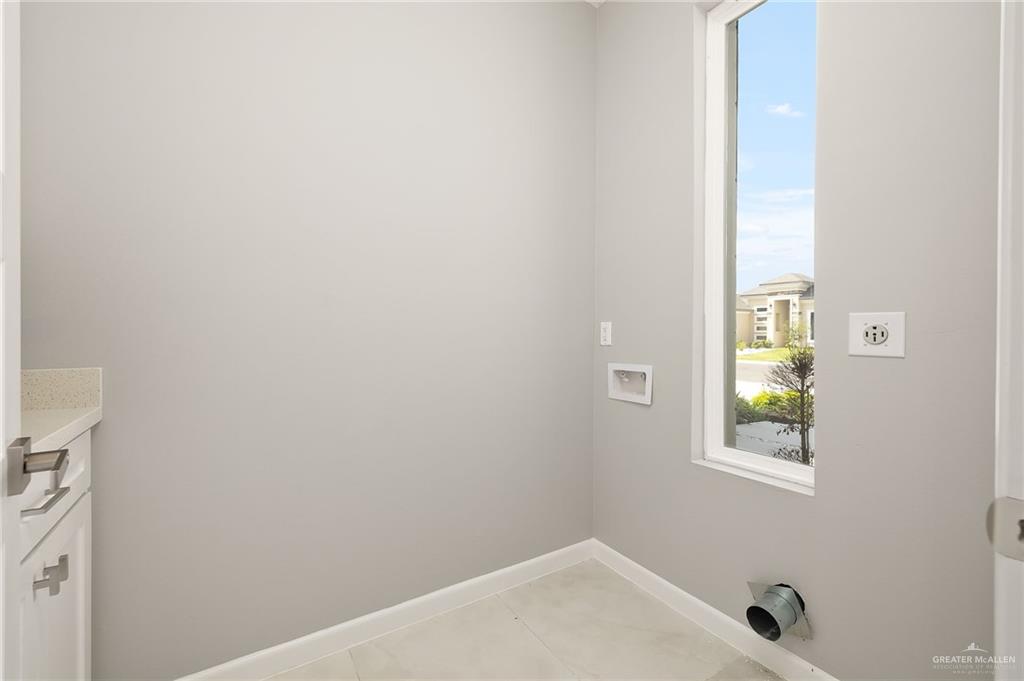 Photo 11 of 5712 Gira Del Sol Street