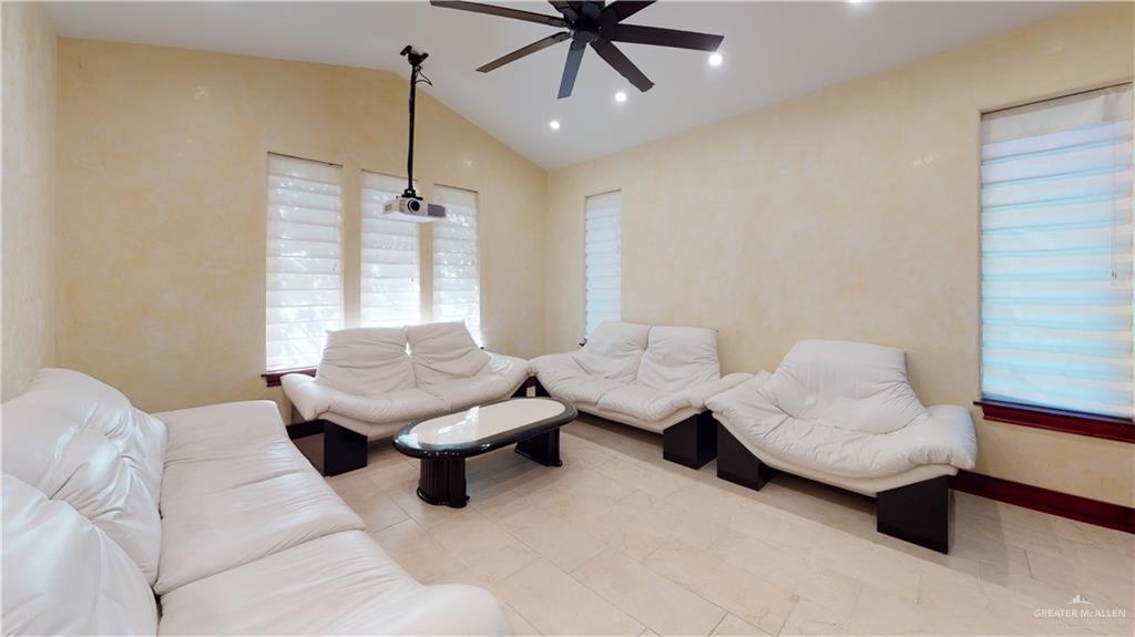Photo 3 of 2816 Gardenia Circle