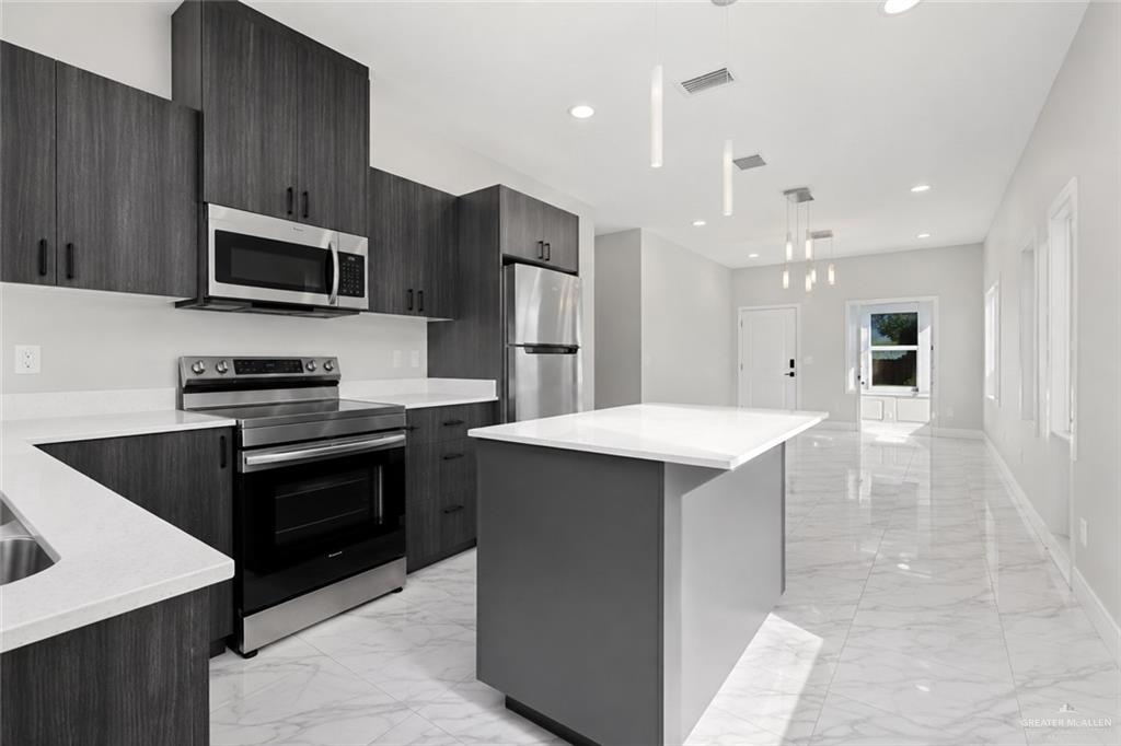 Photo 3 of 1025 Woodson Avenue #4