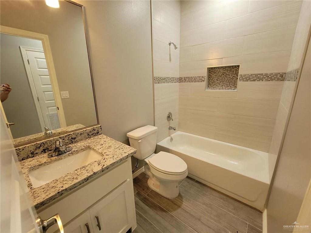 Photo 15 of 1809 Davenport Street #4