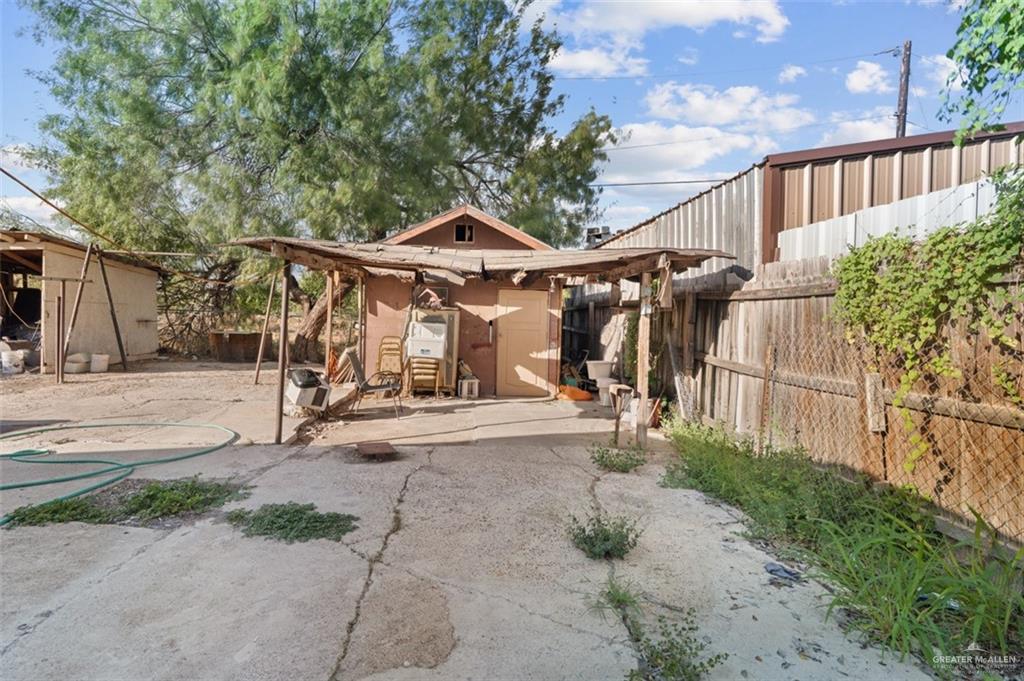 Photo 12 of 409 Clarke Street