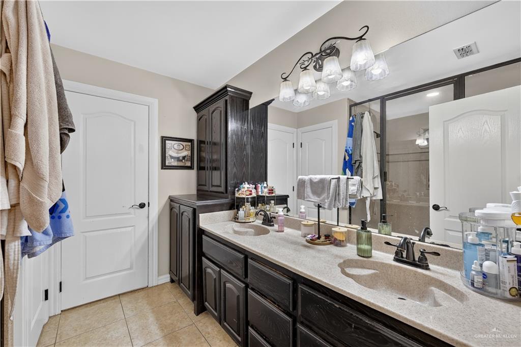 Photo 11 of 504 Drennan Street