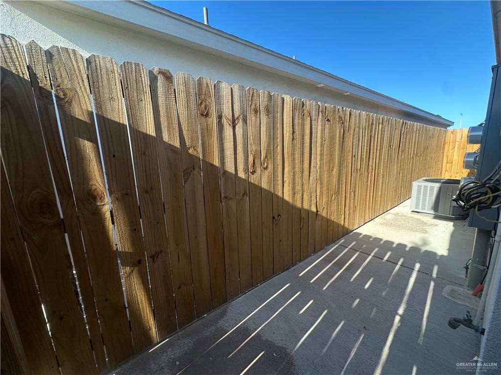 Photo 16 of 427 Frio Lane