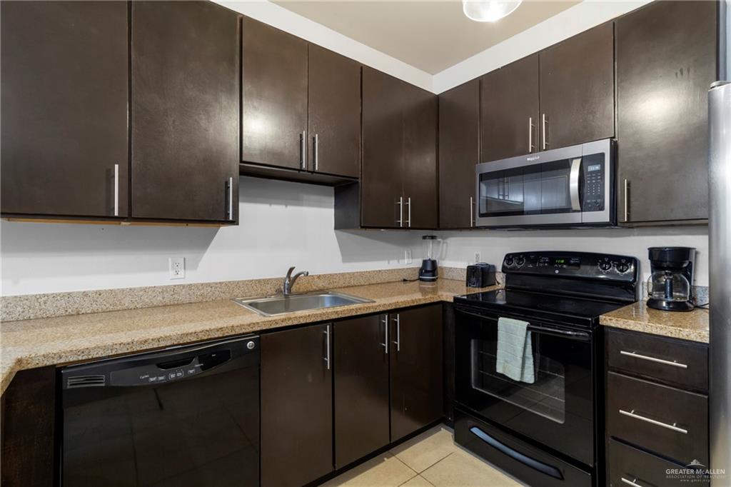 Photo 4 of 813 Travis Street #419