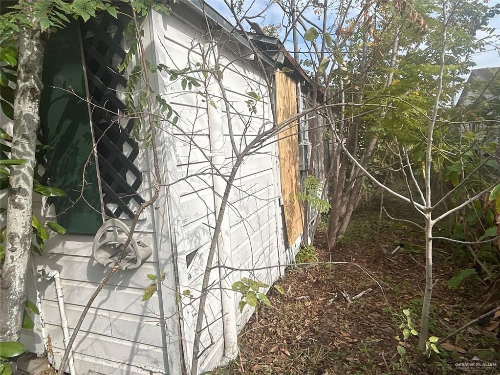 Photo 12 of 405 Hiawatha Street