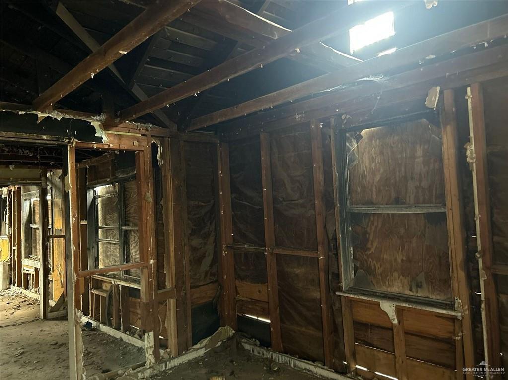 Photo 3 of 405 Hiawatha Street