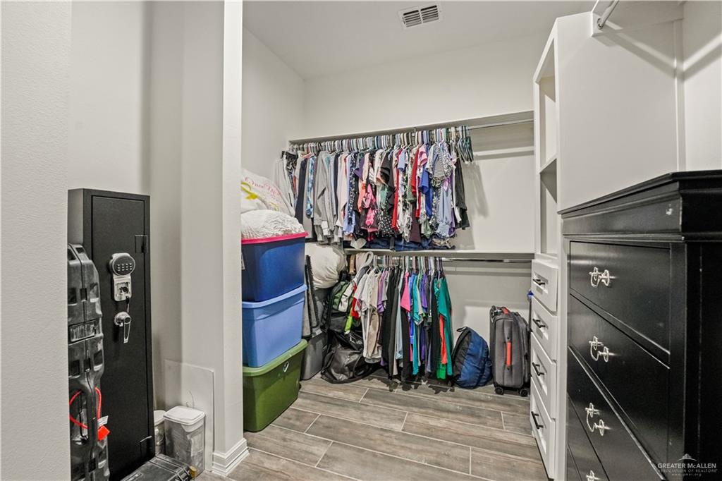 Photo 18 of 2811 Kingdom Drive