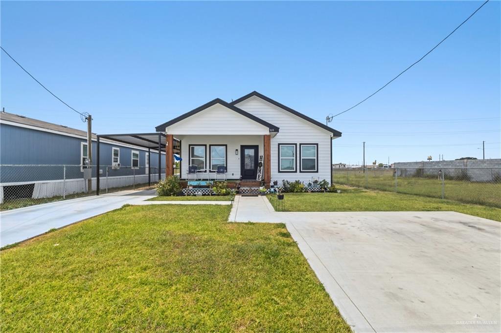 Photo 1 of 309 Felicidad Avenue, Donna