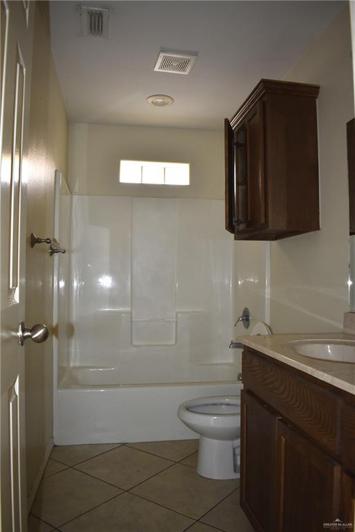 Photo 10 of 221 Albatross Avenue
