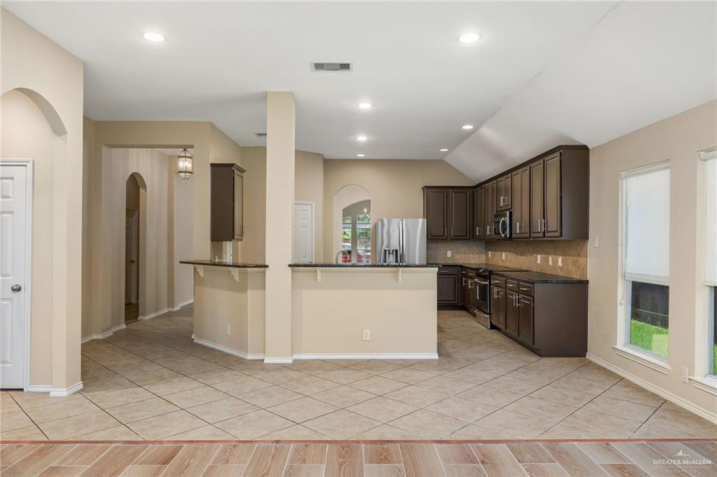 Photo 6 of 3007 San Rafael Street