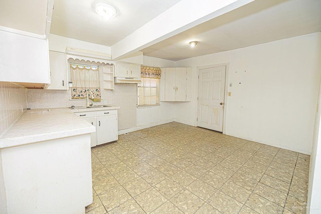 Photo 7 of 1901 Teege Avenue