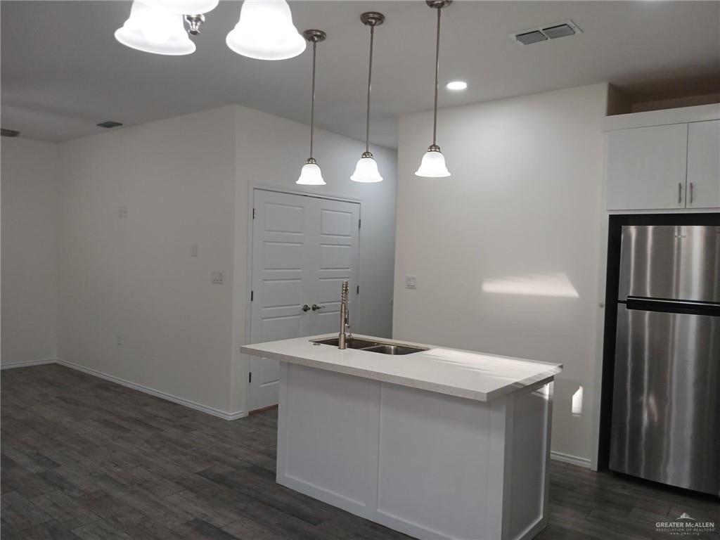 Photo 11 of 605 & 609 Cypress Avenue
