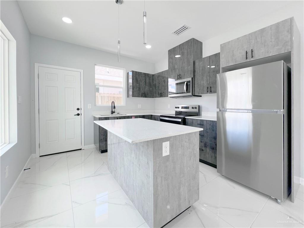 Photo 4 of 823 Woodson Avenue #4