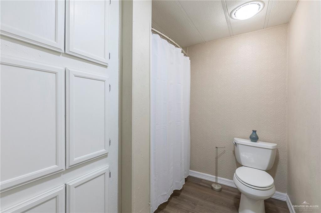 Photo 14 of 2027 Kelly Street