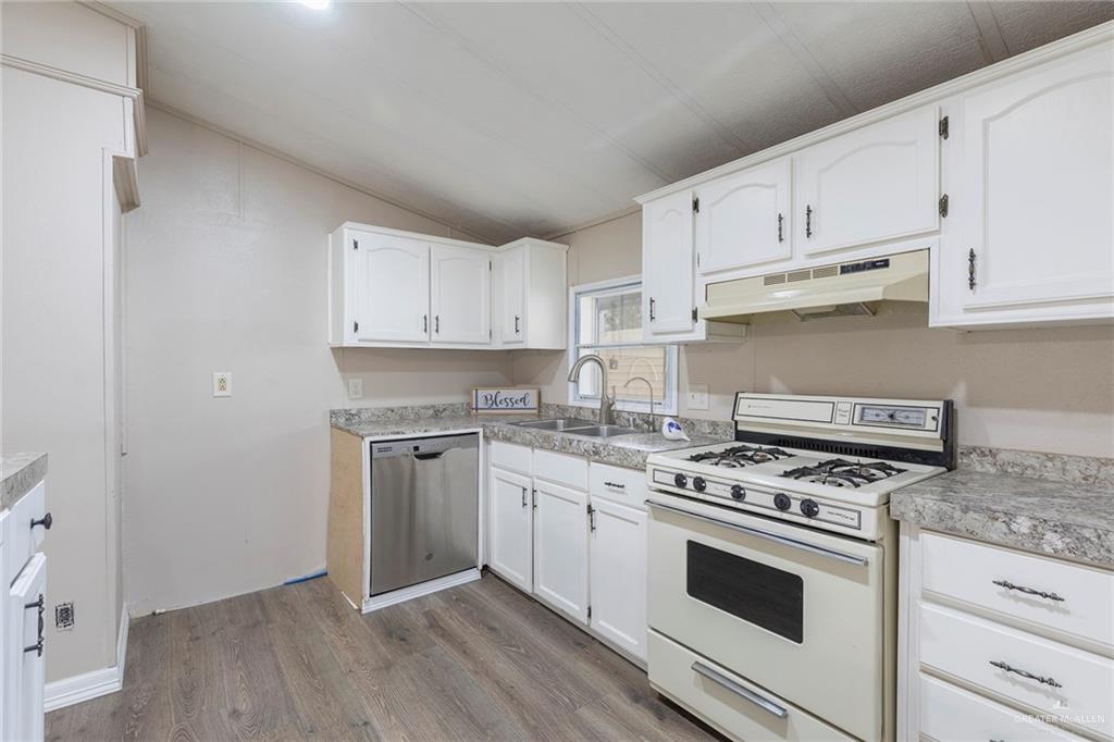 Photo 8 of 2027 Kelly Street