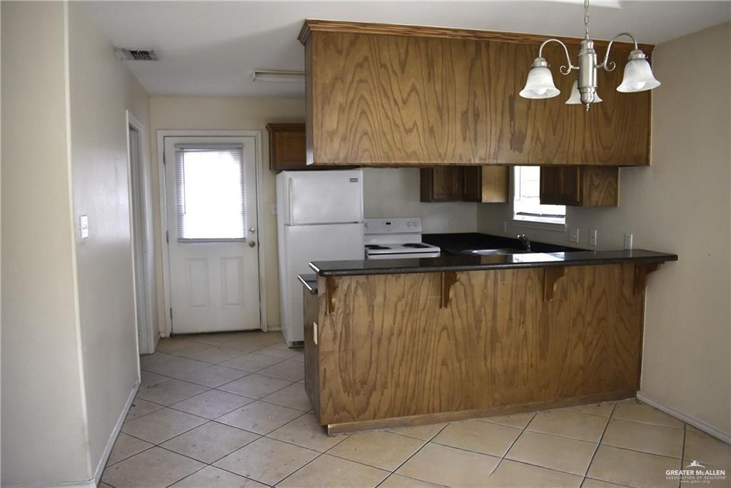 Photo 3 of 307 Albatross Avenue