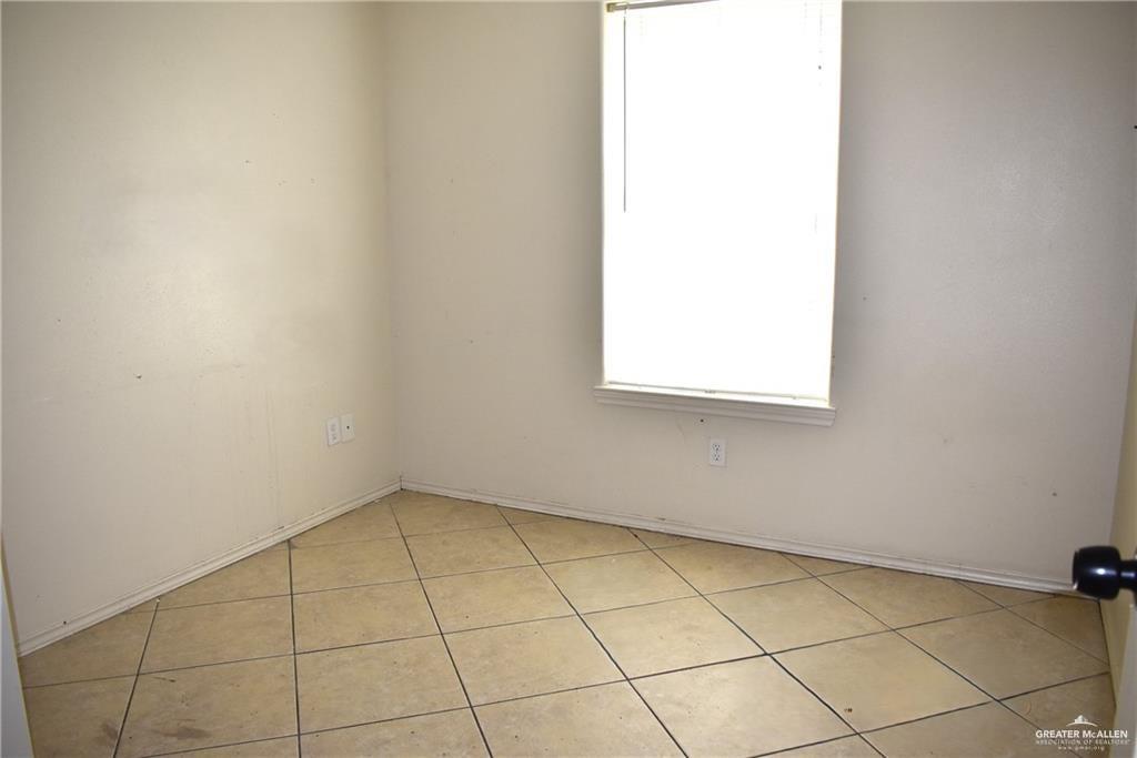 Photo 5 of 307 Albatross Avenue