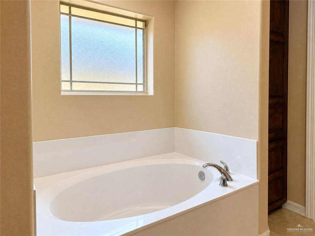 Photo 11 of 1712 Damasco Avenue