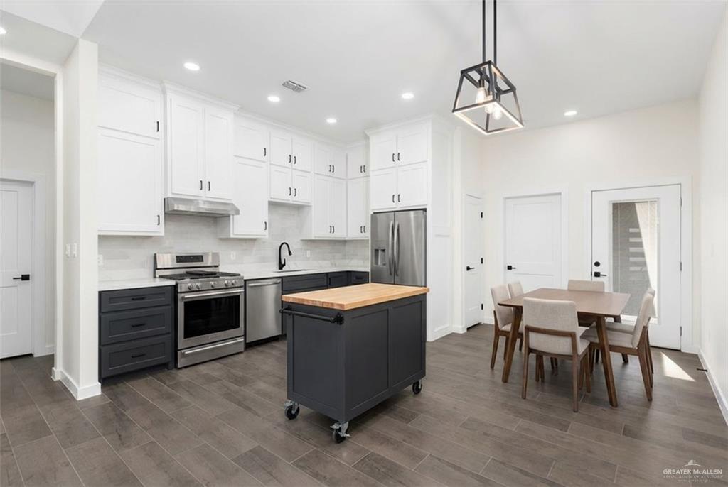 Photo 3 of 703 25th Street