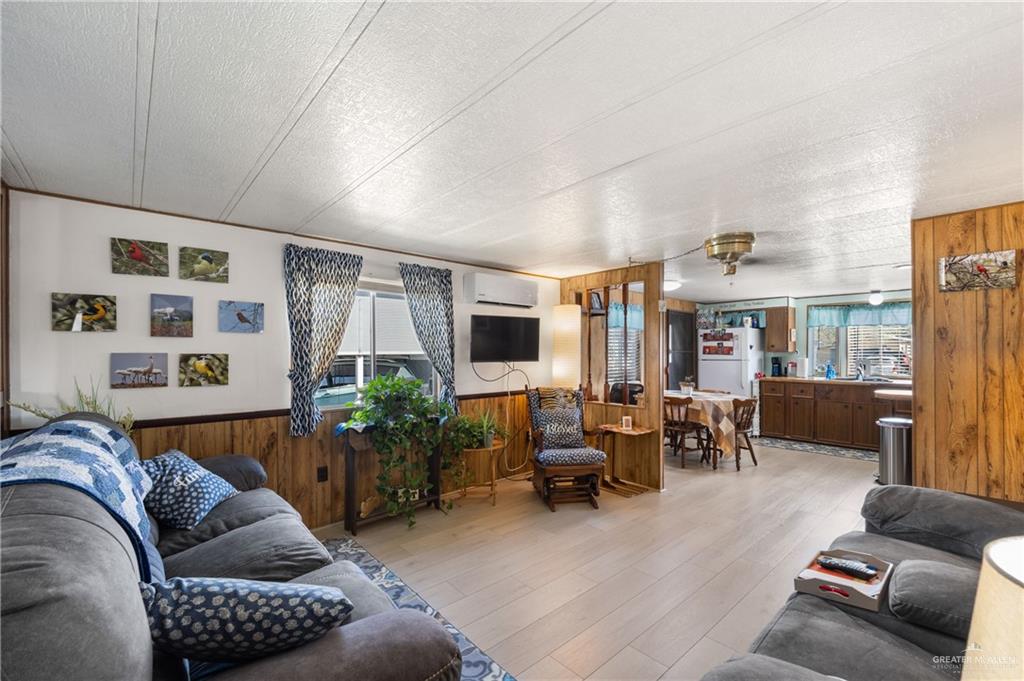 Photo 9 of 721 Anaqua Street