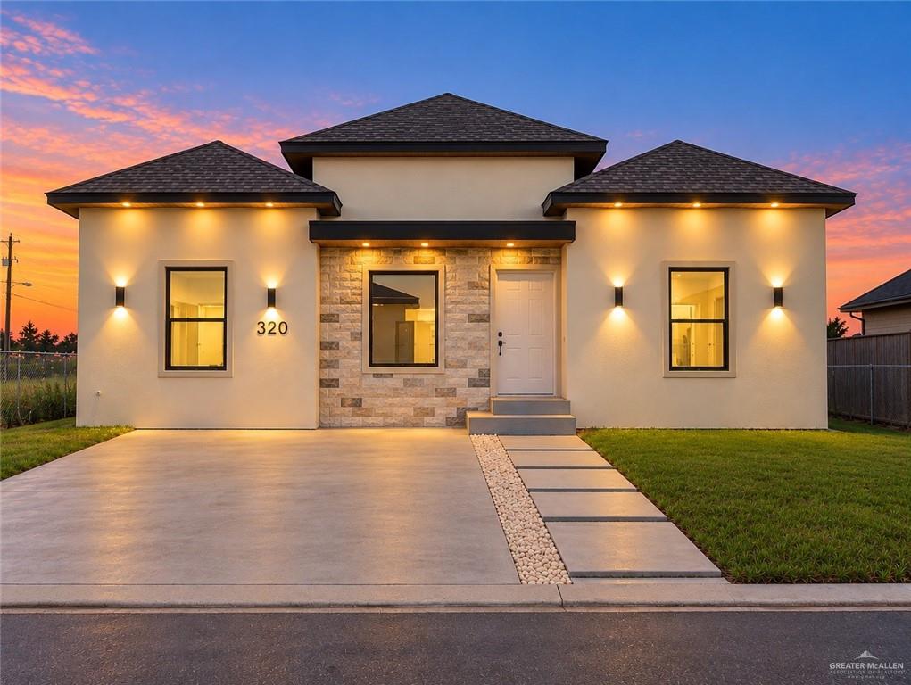 Photo 1 of 320 Barcelona Drive, Donna