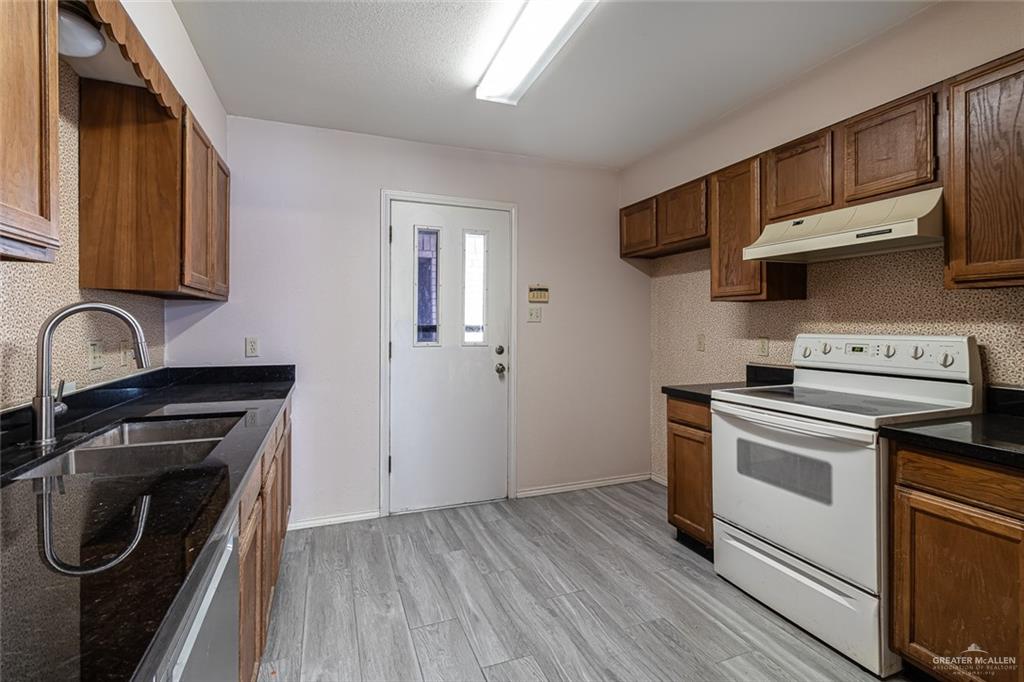 Photo 3 of 2704 Ashley Court