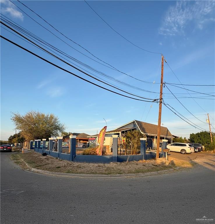 Photo 2 of 2829 Jardin Street