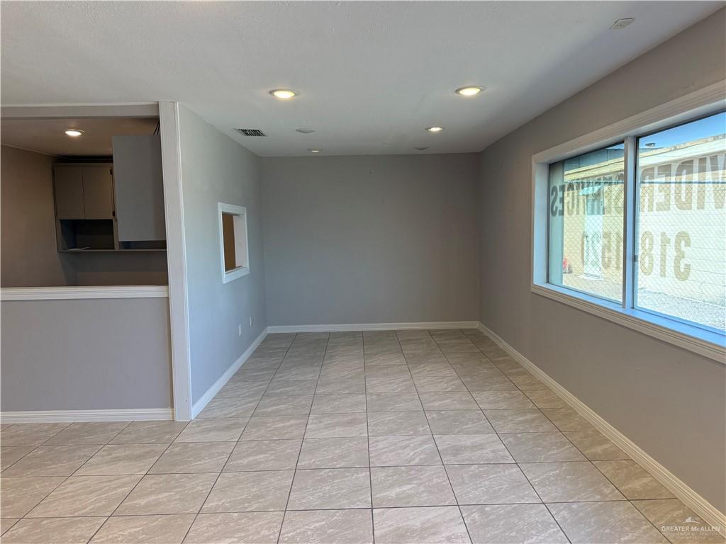 Photo 4 of 1018 Closner Boulevard
