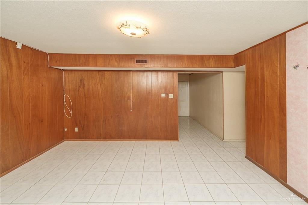 Photo 10 of 719 Walnut Avenue