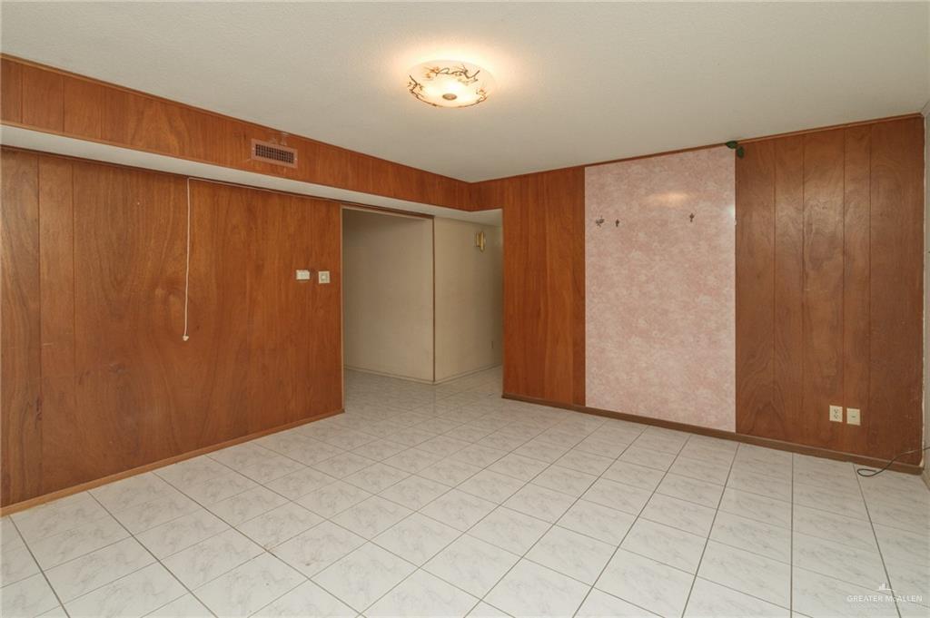 Photo 8 of 719 Walnut Avenue